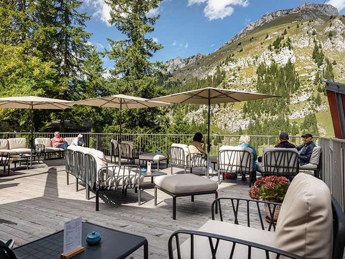 Die Komodo Gartenlounge in der Mittelstation der Stockhornbahn